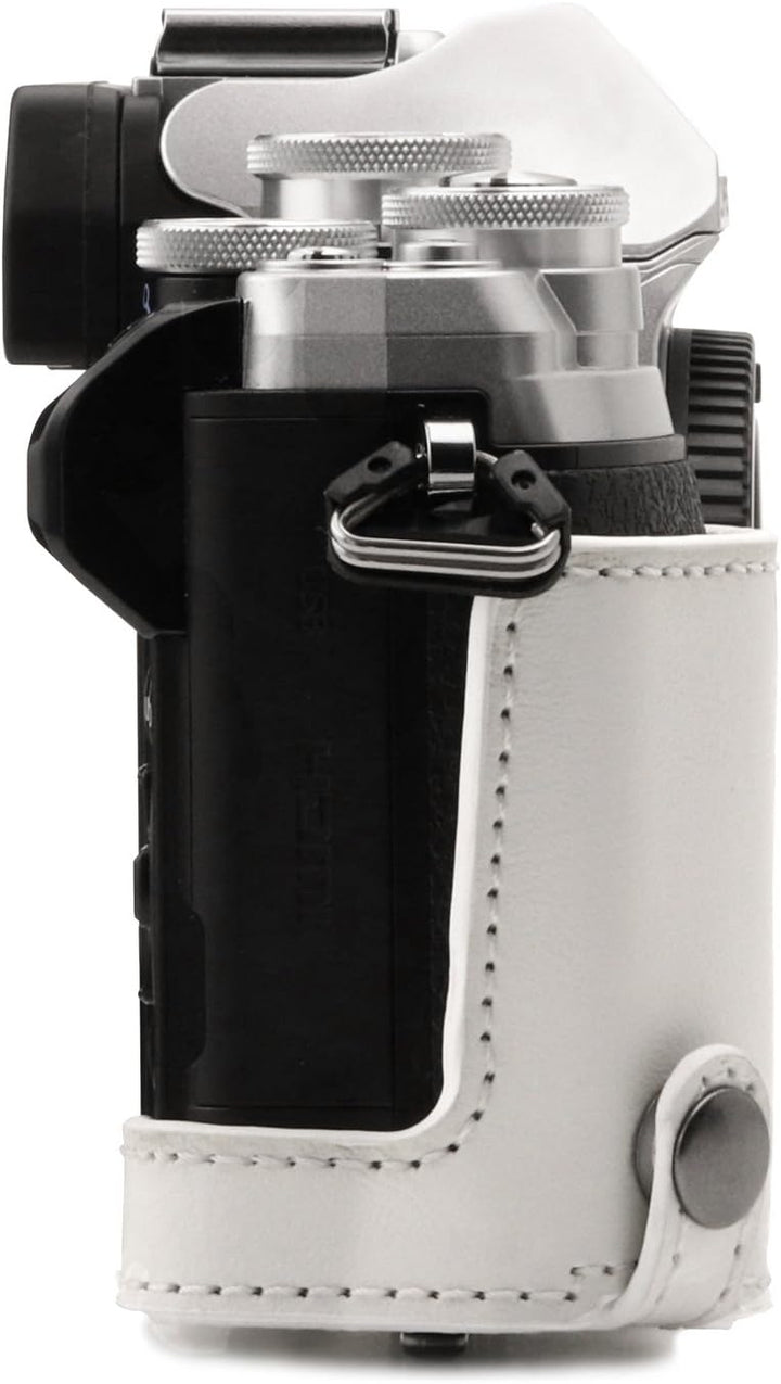 MegaGear Olympus OM-D E-M10 Mark III (14-42mm) Ever Ready Leder Kamera-Case mit Trageriemen und Batt