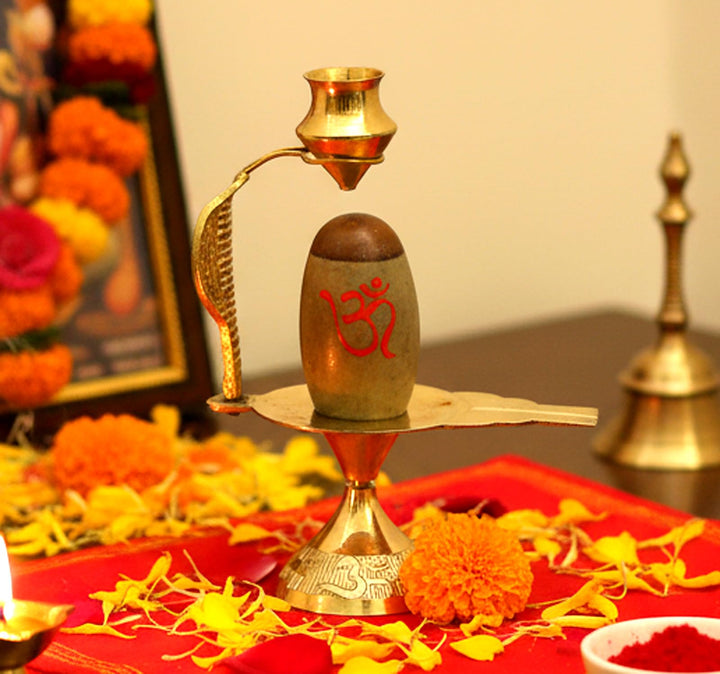eSplanade Narmadeshwar Shiva Lingam Shiv Ling mit Messing-Wasserkrug und Trishul – 13,3 cm