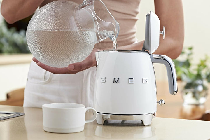 Smeg, Kleiner elektrischer Wasserkocher KLF05WHEU 0,8 L, Edelstahlfilter, Sicherheitsabschaltung, Wa