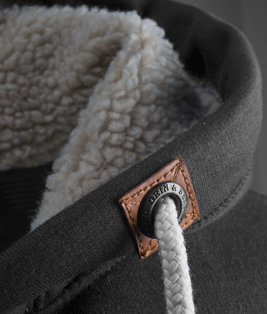 Grin&amp;Bear Herren Kontrast Kapuzenpullover Kapuzenjacke Hoodie mit Teddy Fleece Kapuze GEC473 L Anthr