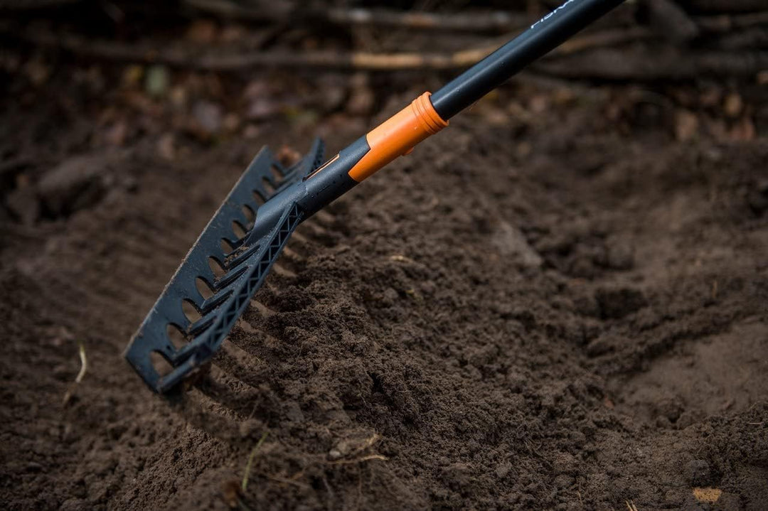 Fiskars Rechen-Kopf, 12 Zinken, Verbindbar mit Fiskars Solid Stiel, Breite: 41 cm, Kunststoff-Zinken