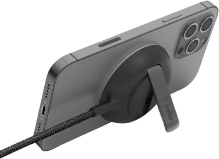 Belkin BoostCharge Pro tragbares kabelloses Ladepad mit MagSafe (schnelles Laden bis zu 15 W, Stände
