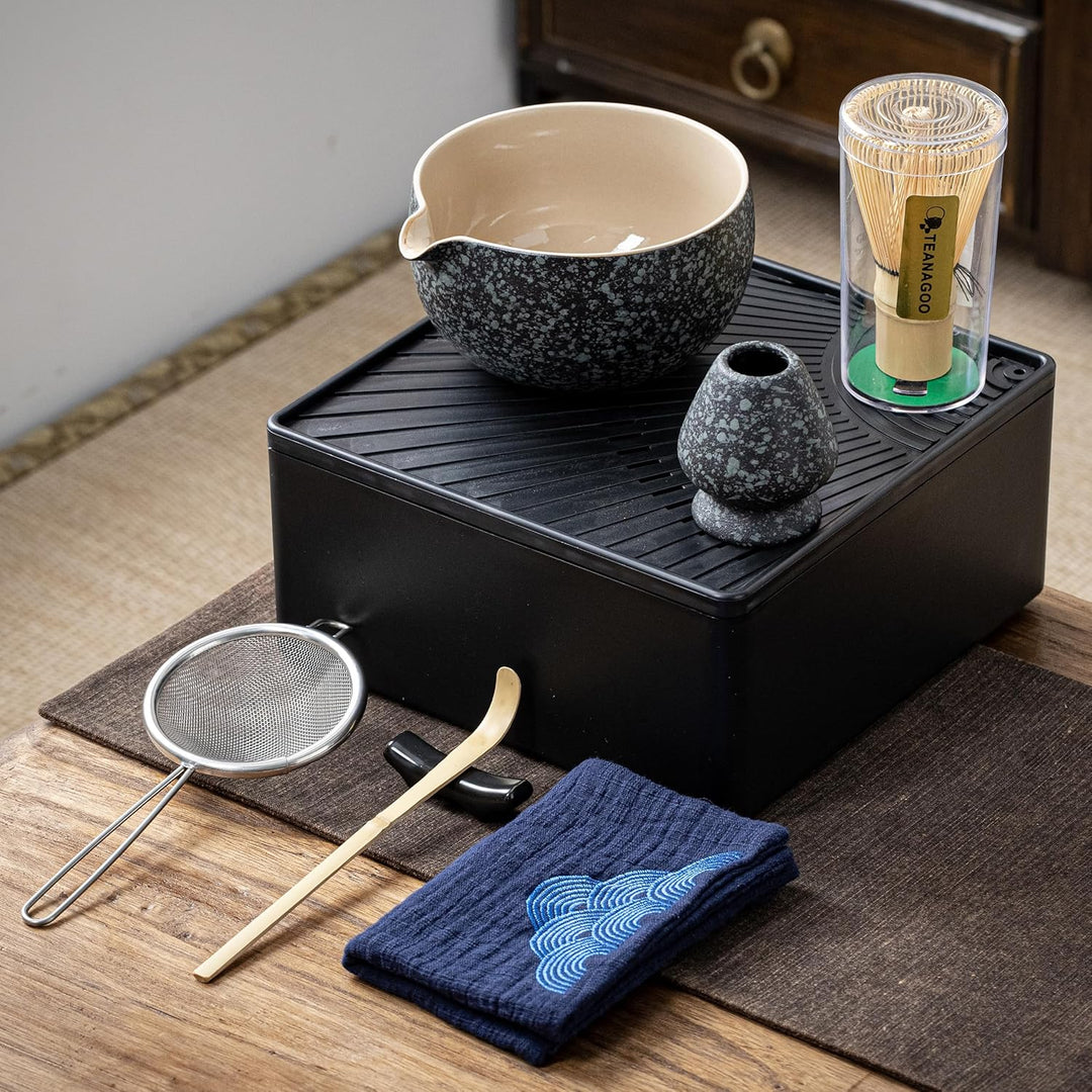 TEANAGOO Matcha Kit mit Aufbewahrungskoffer, 10 Stück Komplettes Matcha Tee Set, Keramik Matcha Scha