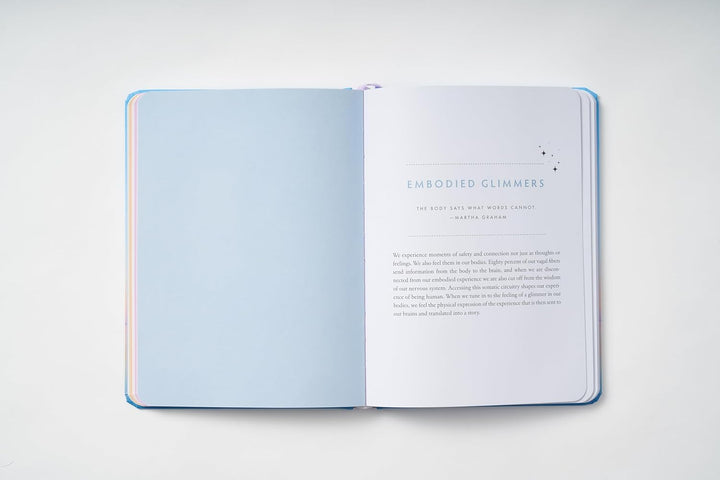Glimmers Journal: Reflect on the Small Moments That Bring You Joy, Safety, and Connection, Gebundene