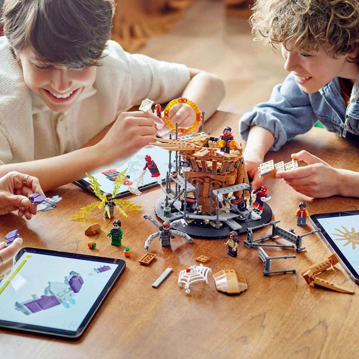 LEGO 76261 Marvel Spider-Mans grosser Showdown, Spider-Man: No Way Home-Set mit 3 Peter Parker-Minif