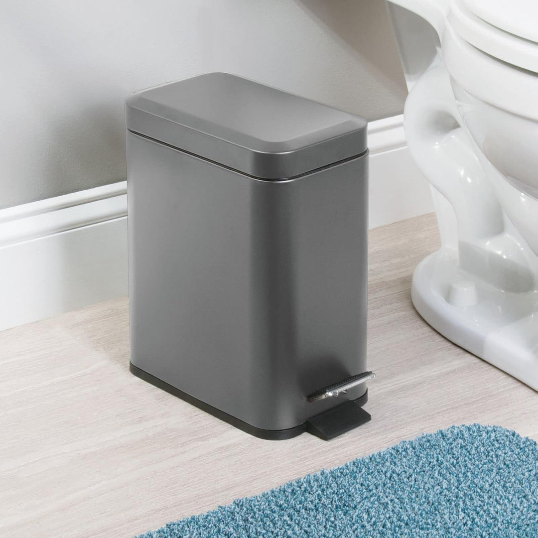 mDesign Kleiner moderner Mülleimer mit Metalldeckel, rechteckig, 3,5 l, kompakter Mülleimer mit hera