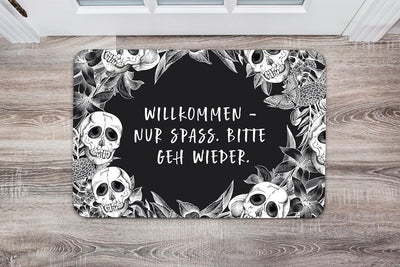 Tassenbrennerei Fussmatte mit Spruch: Willkommen - nur Spass. Bitte GEH Wieder. - Totenkopf Türmatte