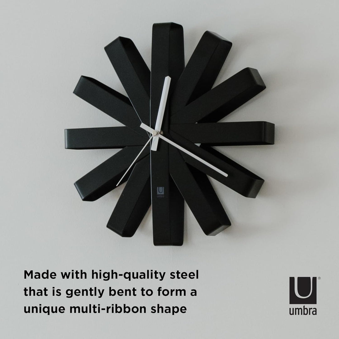 Umbra Ribbon Wanduhr, Moderne Quarz Wanduhr aus gebogenem Metall für Küche, Büro und Schlafzimmer, 3