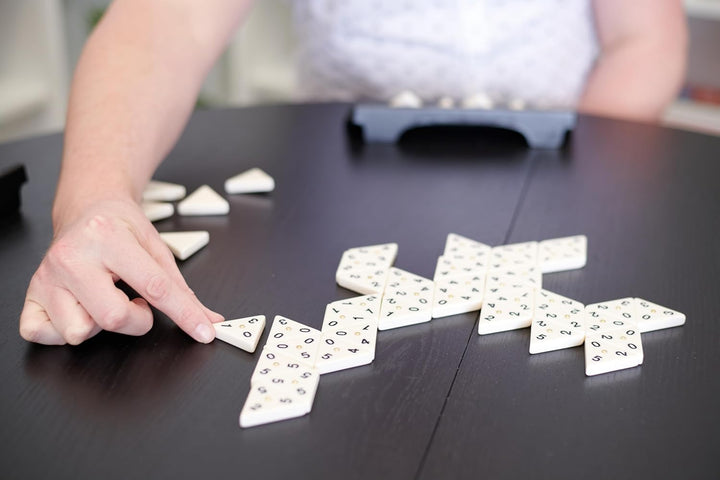 Goliath - TRIOMINOS Original, Brettspiele ab 6 Jahren, Strategie- und Denkspiel mit Dreiecksdominos,