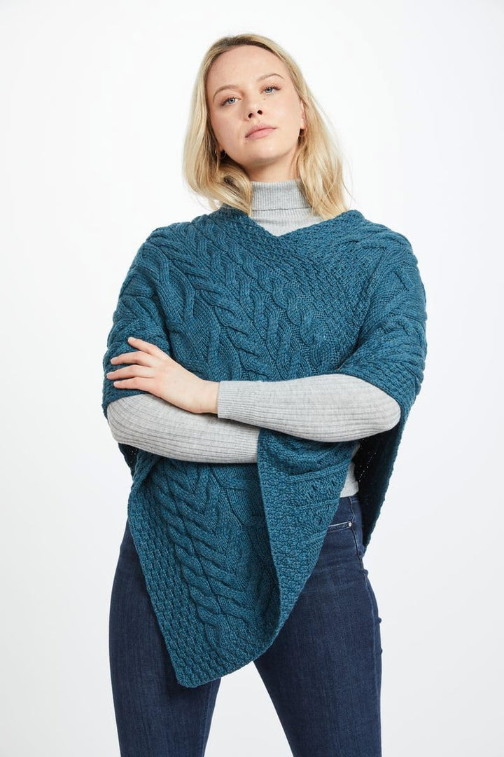 Aran Woollen Mills Superweicher Stilvoll Poncho aus 100% Merinowolle Einheitsgrösse Blaugrün/ein Hau