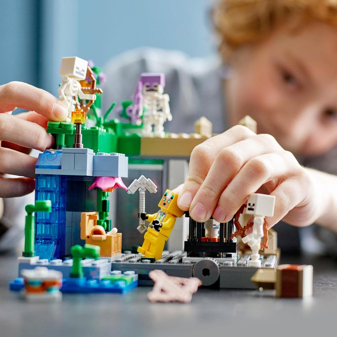 LEGO Minecraft Das Skelettverlies, Set mit Höhlen, Skelettfiguren, feindlichen Kreaturen und Zubehör