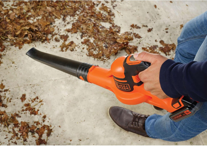 Black+Decker Akku-Laubbläser GWC1820PCB (18 Volt, bis zu 209 km/h Blasgeschwindigkeit, entfernt mühe