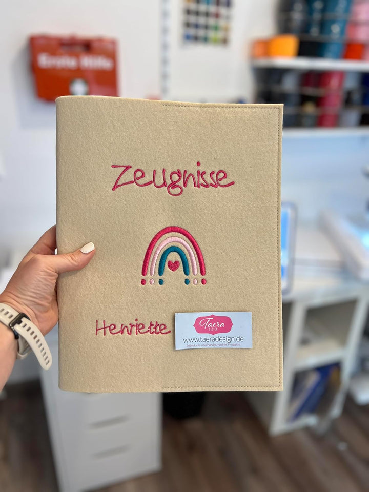 Personalisierte Zeugnismappe A4 aus Filz | Bunter Regenbogen| hochwertig bestickt | Schulkind | Gesc