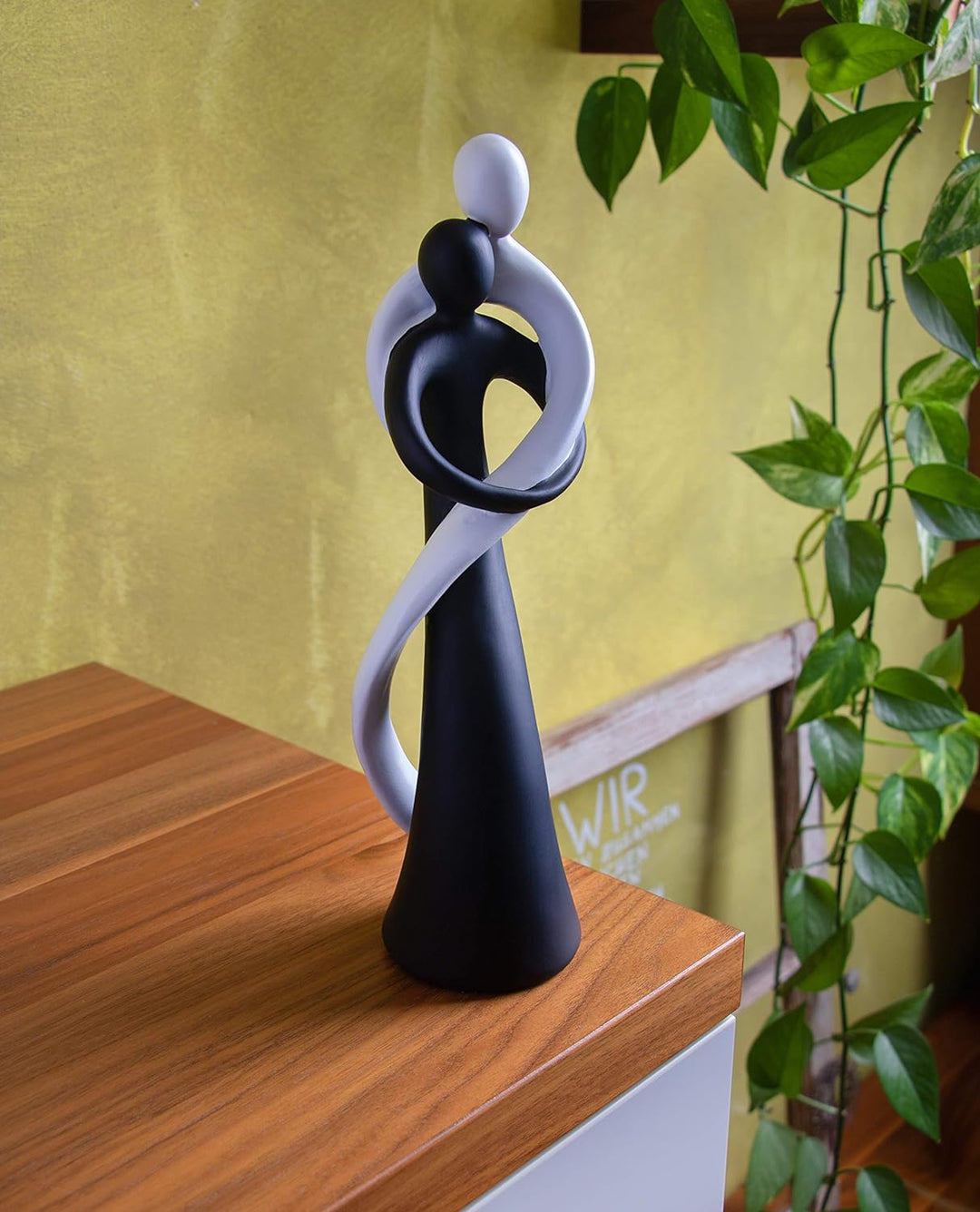 FeinKnick harmonisches Paar in Schwarz &amp; Weiss - handbemalte Skulptur aus Marmorit 27cm hoch - stilv