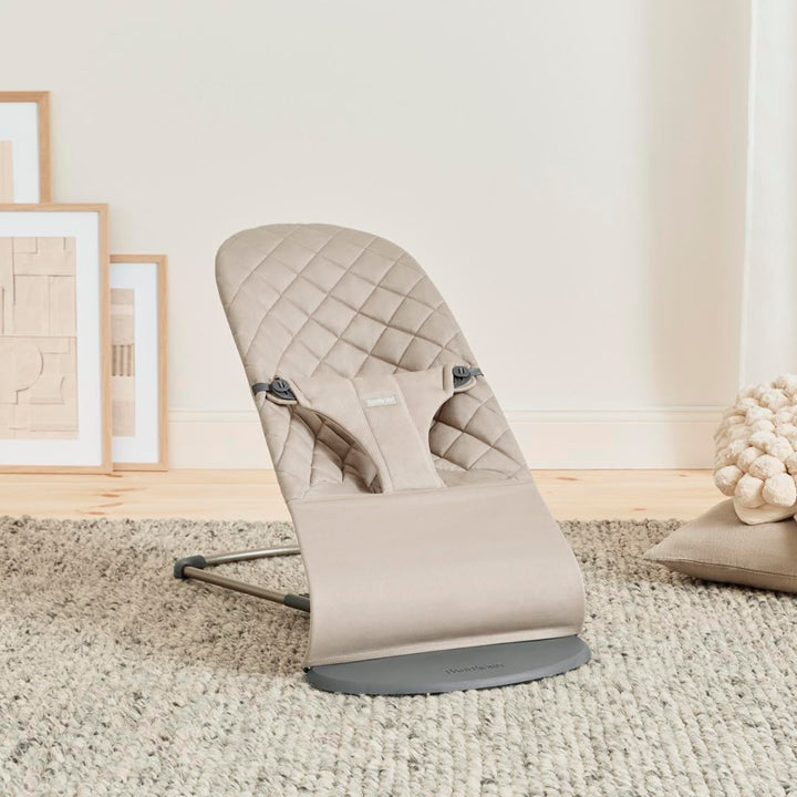 BabyBjörn Babywippe Bliss, Gewebt, Klassische Steppung, Sandgrau Sandgrau Gewebt, Klassische Steppun