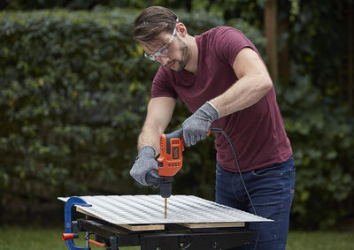 Black+Decker 1-Gang Schlagbohrmaschine BEH200K (500W, mit 2-tlg. Schnellspannbohrfutter, Rechts-/Lin