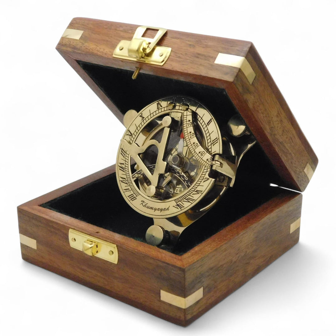 Messing-Kompass. Eleganter, traditioneller 7,6 cm grosser nautischer Sonnenuhr-Kompass aus antikem M