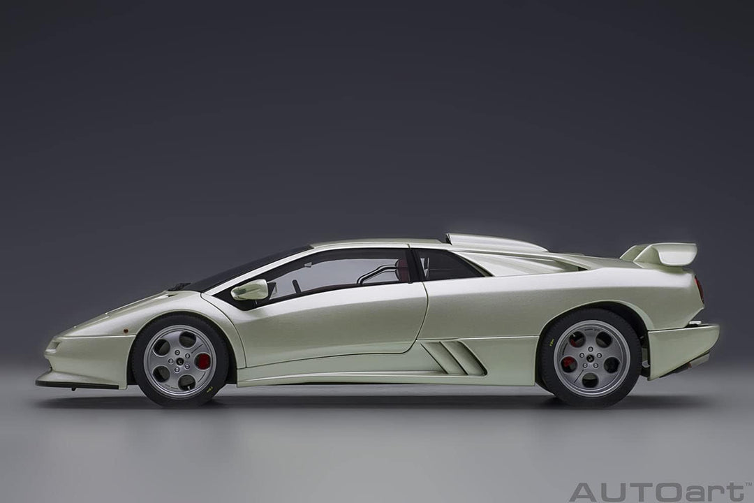 AUTOart Lamborghini Diablo SE30 JOTA weiss metallic Modellauto 1:18