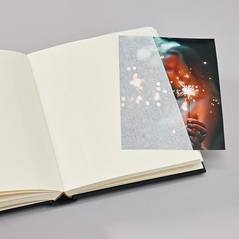 Semikolon 360190 Foto-Album Medium Finestra – 21,6x25,5 cm – 80 Seiten cremefarben, für 160 Fotos –
