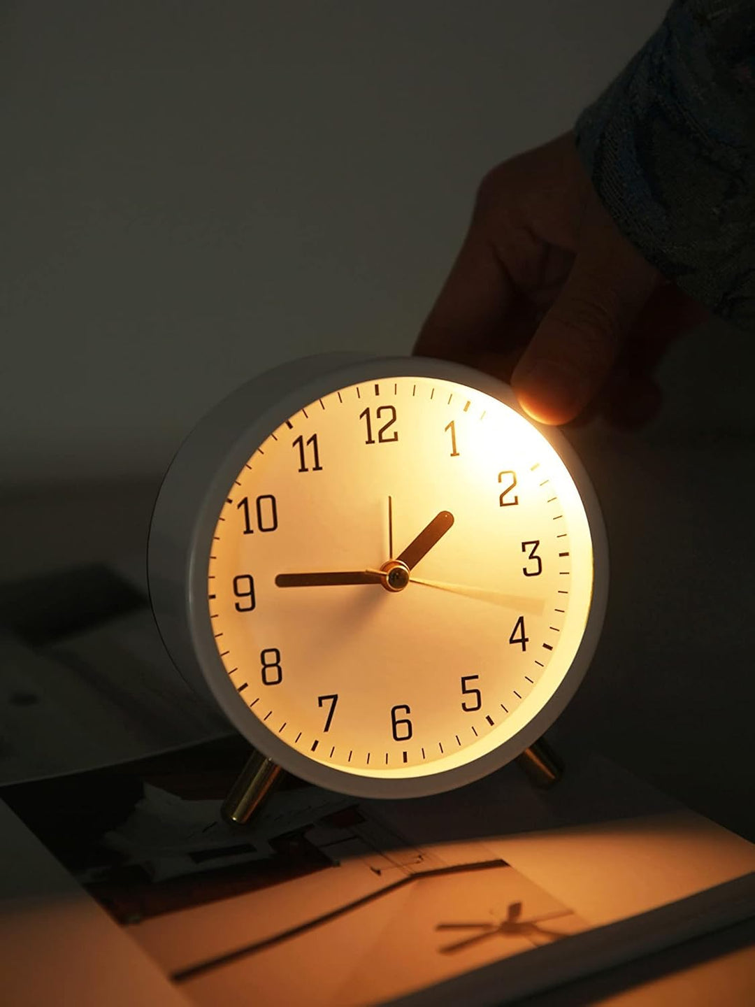Shisedeco Wecker mit Hintergrundbeleuchtung, analog, nicht tickend, leise, kleine Tischuhr mit arabi