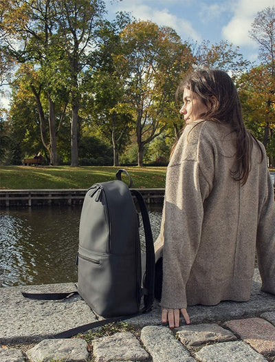 The Friendly Swede Klassischer Laptop Rucksack für Damen und Herren - Modische 13 Zoll Laptop Tasche