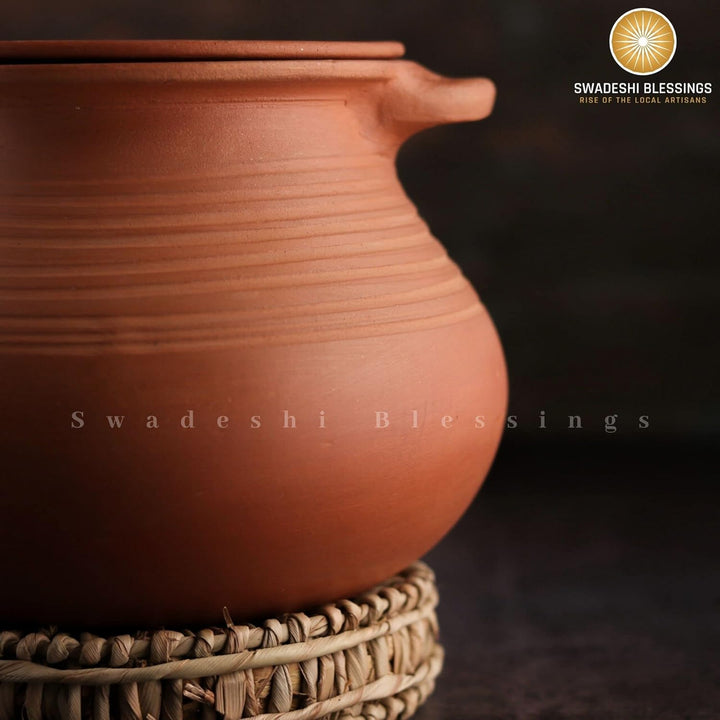 Swadeshi Blessings Exklusive Range unglasierter Tontopf zum Kochen und Servieren mit Deckel, irdener