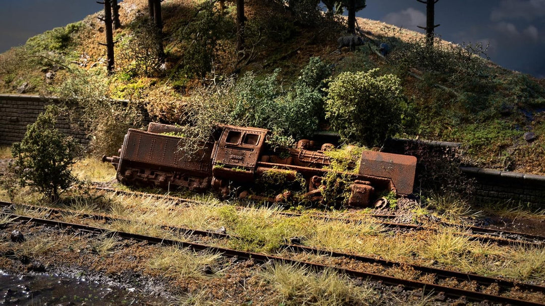 NOCH® Vergessener Ort „Lokomotive“, handkoloriert, 24 x 10,1 x 5,2 cm für Spurweite H0, perfekt für