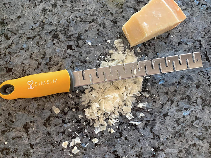 SimSim Profi Hobel, superscharfe Reibe, Edelstahl, lang, schmal, edel, spülmaschinengeeignet, gelber
