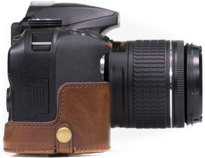 MegaGear Nikon D3400 Ever Ready Leder Kamera-Case mit Trageriemen und Batteriezugang Dunkelbraun MG8