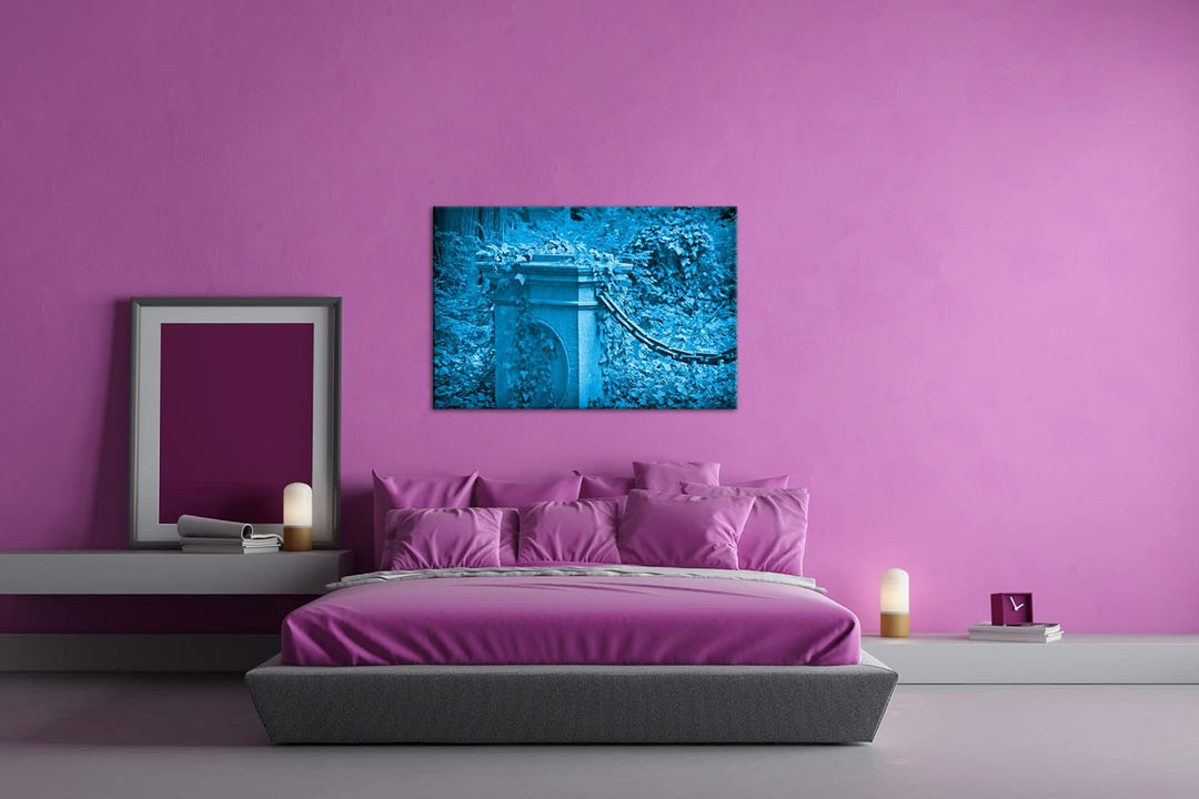 deyoli Efeu bewachsene Steinsäule Format 80x60 Effekt: Monocrome Blau als Leinwandbild, Motiv fertig