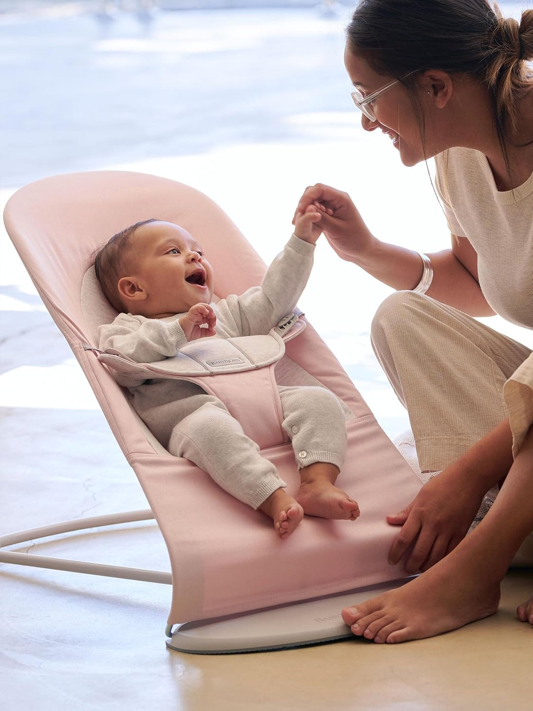 BabyBjörn Babywippe Balance Soft, Gewebt/Jersey, Hellrosa/Grau Hellrosa/Grau, Hellgrauer Rahmen Gewe