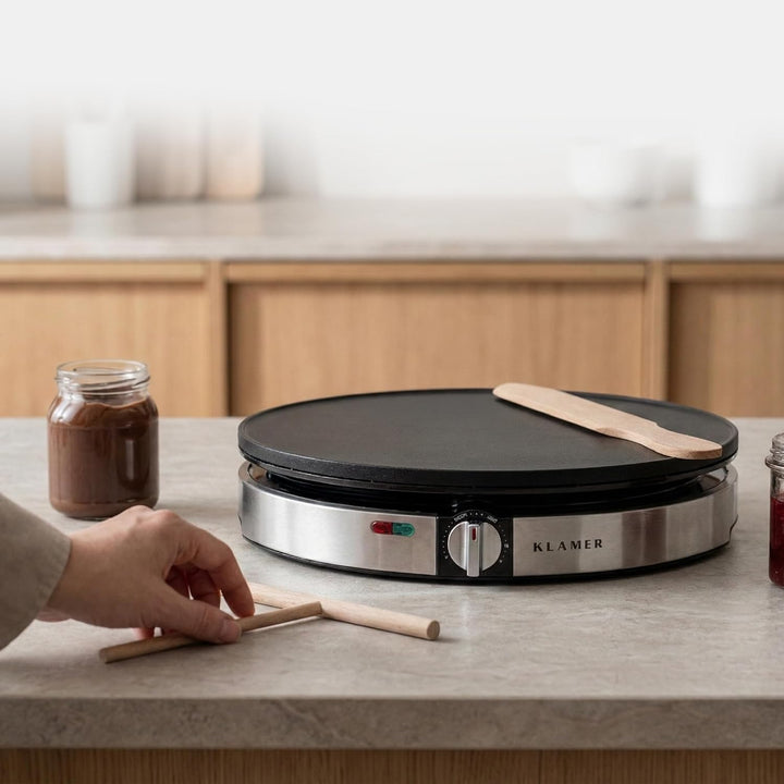 KLAMER Crepes Maker, Backfläche mit 30cm Ø, antihaftbeschichtete Platte, inkl. Teigverteiler und Wen