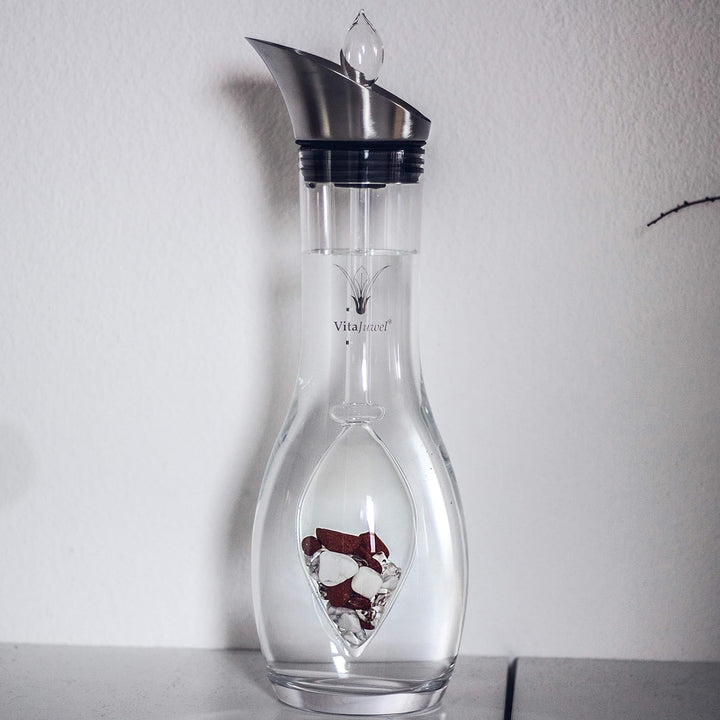 VitaJuwel FITNESS Edelsteinwasserset für Zuhause (Karaffe Era & Phiole) mit Roter Jaspis, Magnesit &
