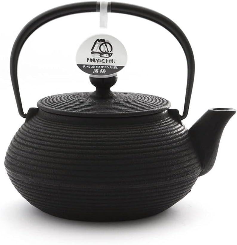 Iwachu Teekanne Gusseisen. Japanische Kyusu Senbiki, Original, Schwarz 650ml, 0,65 Liter Sieb-Einsat