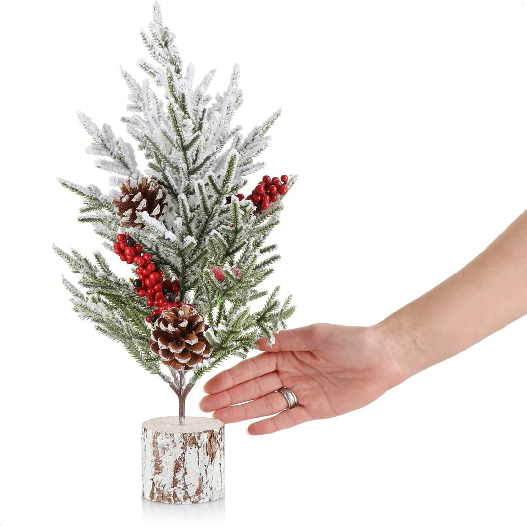 com-four® Deko-Baum Weihnachten - Kleiner Schmuckbaum mit roten Beeren, Dekoschnee, Zapfen - Tischde