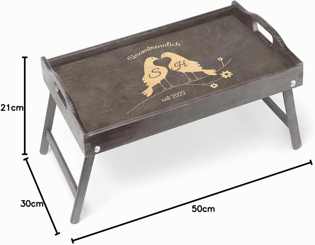 Maverton Betttablett mit Gravur - für Zwei - Sofatisch mit Griffen - klappbar - erhöhter Rand - Gesc