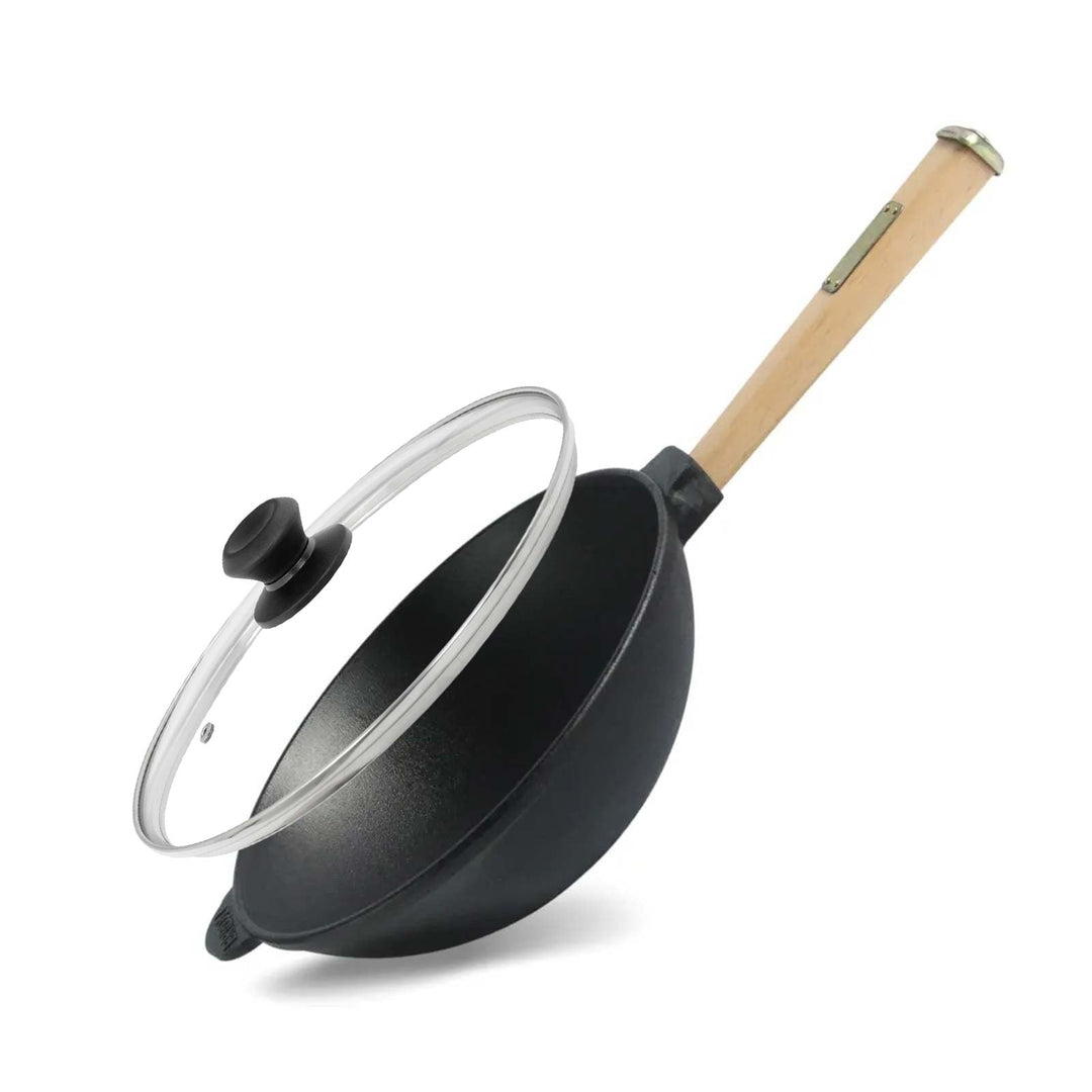 4BIG.fun Wok Bratpfanne Ø24 cm 2,2 L aus Gusseisen mit Holzgriff Glasdeckel Asia Wokpfanne Induktion