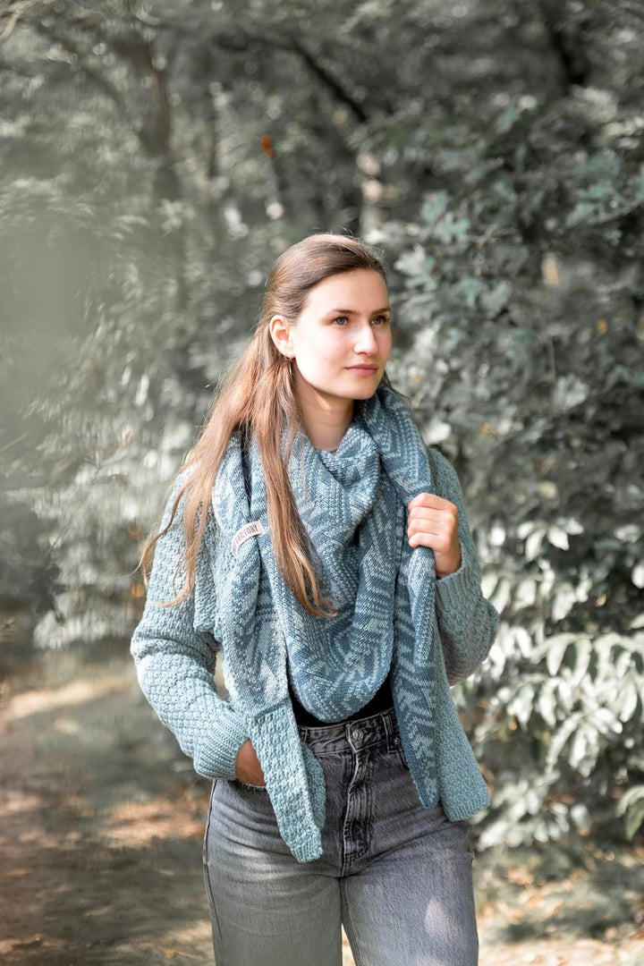 KNIT FACTORY - Dreiecksschal Josh - Damen Strickschal mit Wolle - Umschlagtuch für den Herbst und Wi