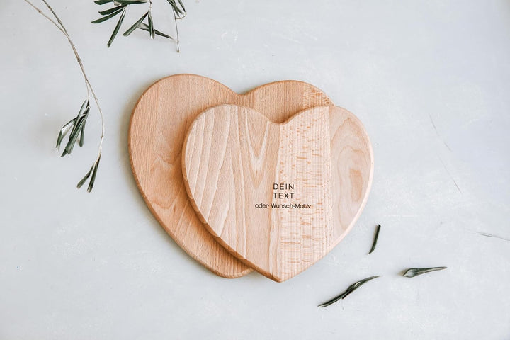 Schneidebrett Herz Buche mit Gravur personalisiert, 2 Grössen Mit Eigener Gravur 28L x 26B cm, Mit E