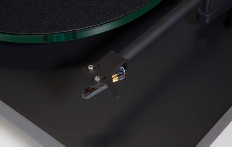 NAD C 558 Manuelle Belt-Drive Turntable with Pre-Mounted Magnet Phono Cartridge