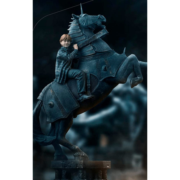 Iron Studios Deluxe: Harry Potter - Ron Weasley at The Wizard Chess Art Scale Statue (1/10) (WBHPM40