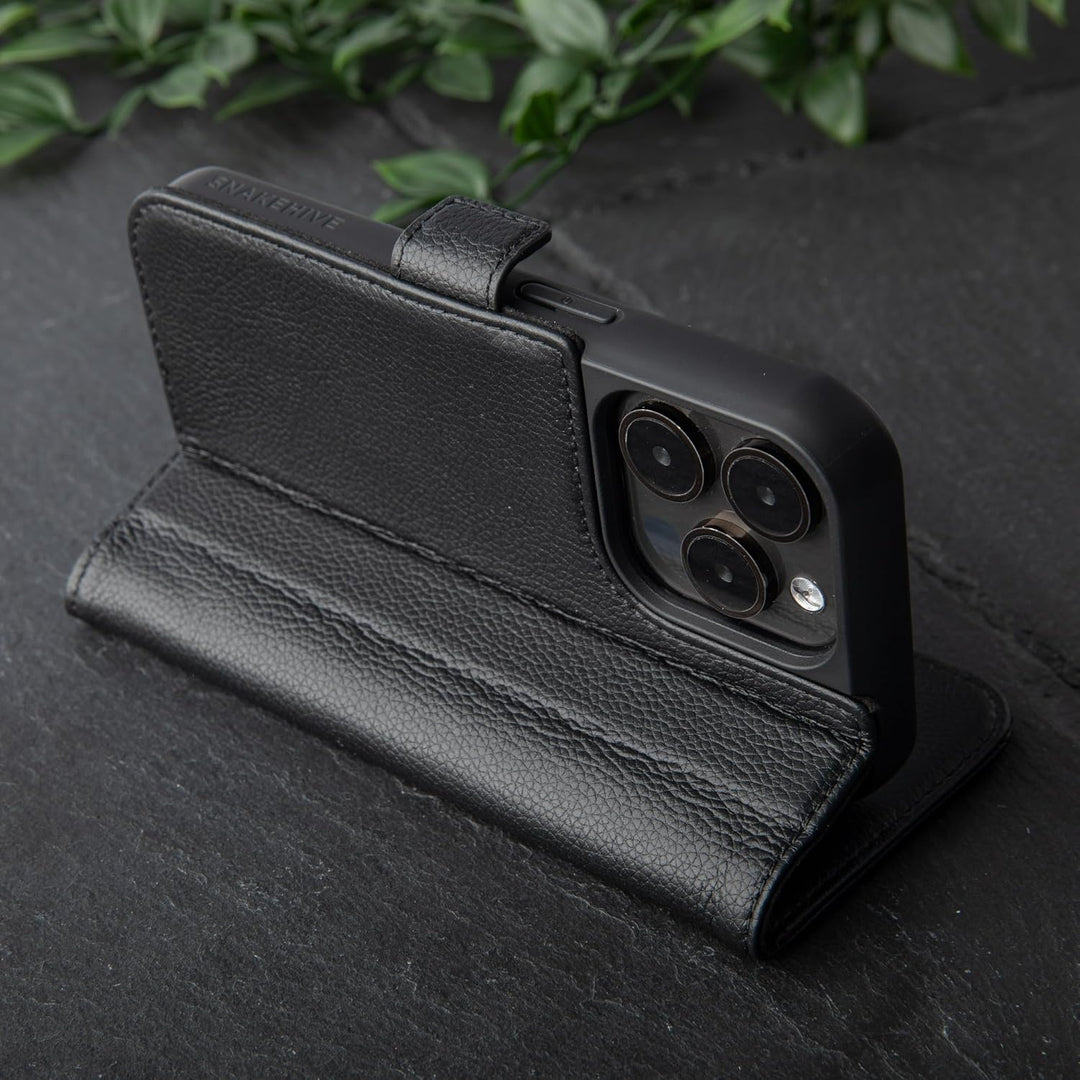 Snakehive Lederhülle für iPhone 14 Pro – Klapphülle mit Kartenfächern & Standfunktion (Geflecktes Sc