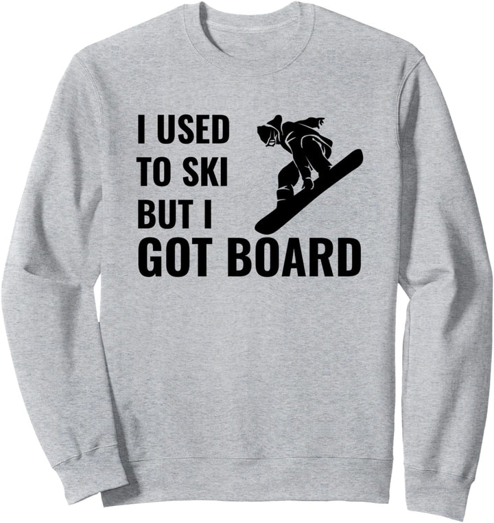 Snowboarder, der mit dem Skifahren gewohnt ist, aber ein Boa Sweatshirt