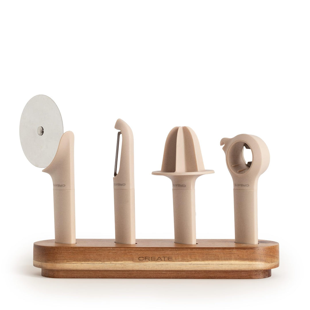 CREATE / 4er-Pack Küchenutensilien in Sand/Holzständer, Obst- und Gemüseschäler, Hand Saftpresse, Pi