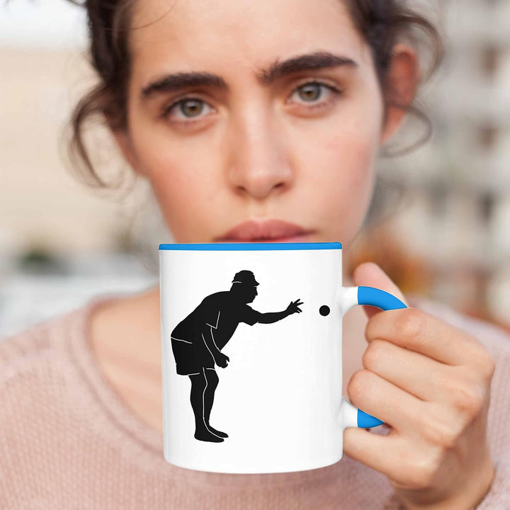 Trendation - Boule Tasse Geschenk Boule-Spieler Geschenkidee Spruch Grafik Werfender Boule Spieler (