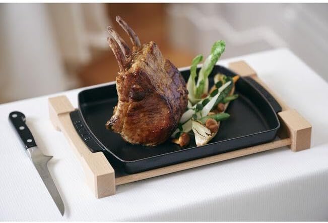 Staub Teller mit Holzunterlage, rechteckig (33 x 23 cm, 1 L) schwarz