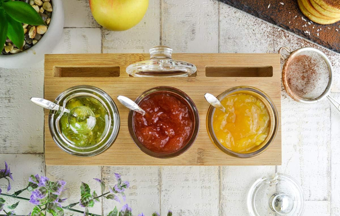 Sendez 3 Gewürzgläser mit Holzgestell und Löffeln Gewürzdosen Parmesandosen Marmeladendosen Set Honi