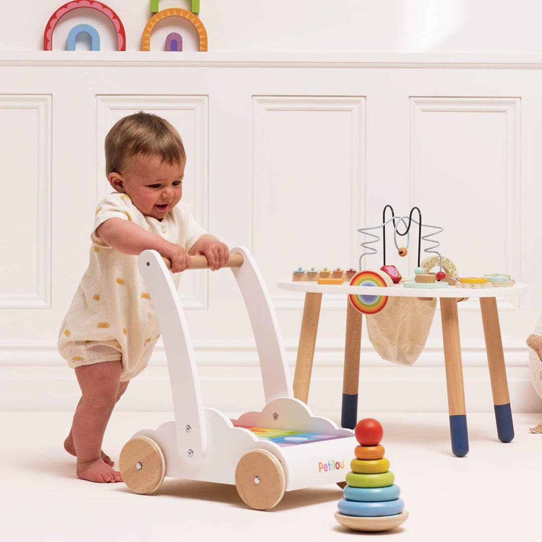 Le Toy Van – Pädagogischer Petilou Lauflernwagen „Regenbogen & Wolken“ aus Holz für Kleinkinder und