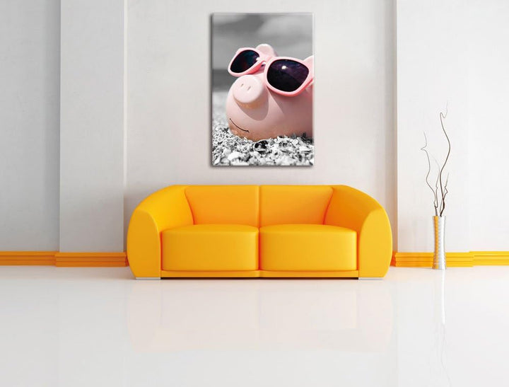 Pixxprint Cooles Sparschwein mit Sonnenbrille am Strand schwarz/weiss, Format: 70x100 auf hochkantig