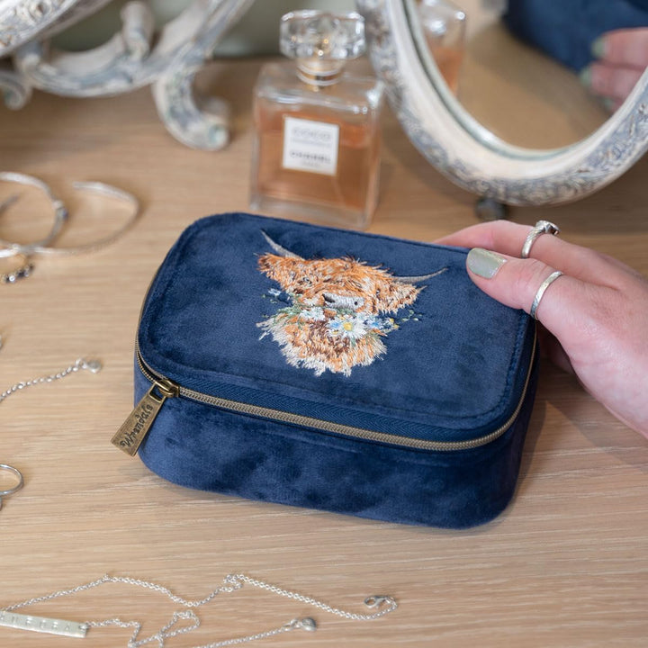 Wrendale Designs by Hannah Dale 'Daisy Coo' Highland Cow Bestickte Zubehörtasche